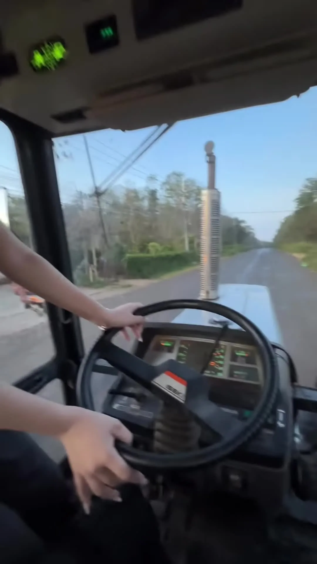 Preview for Kể ra thì đi cày cũng nhàn.