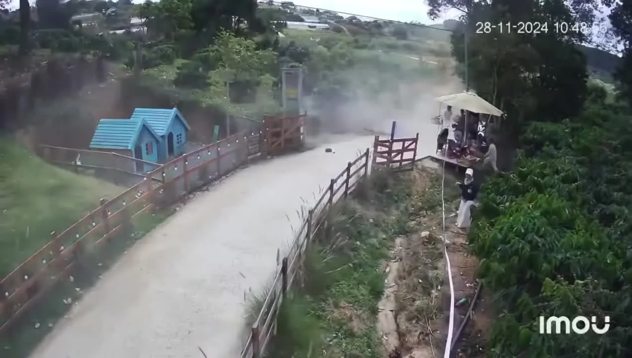 Preview for 2.7K views · 17 reactions ｜ 💥👉Video Tngt xe taxi ở địa điểm du lịch The Wilder Nest ở xã Tà Nung Đà 