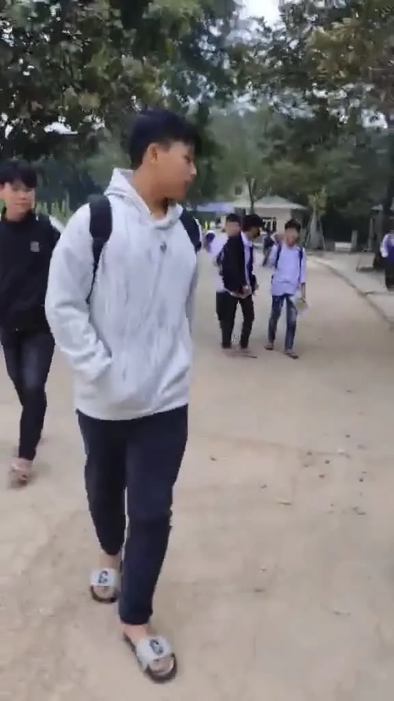 Preview for Trường Cao đẳng công nghiệp nghề Thanh Hoá 1 nam sinh bị tác động vật lí cực mạnh trên đường đi học 