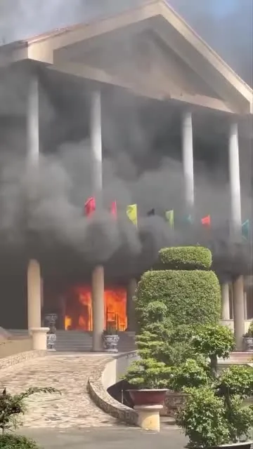 Preview for 6 comments ｜ Cháy Lớn Tại Trụ Sở Ủy Ban Tỉnh Bình Phước #NguồninTờNét #Sau1Giờ Ngọn Lửa Đã Bị Dập Tắ