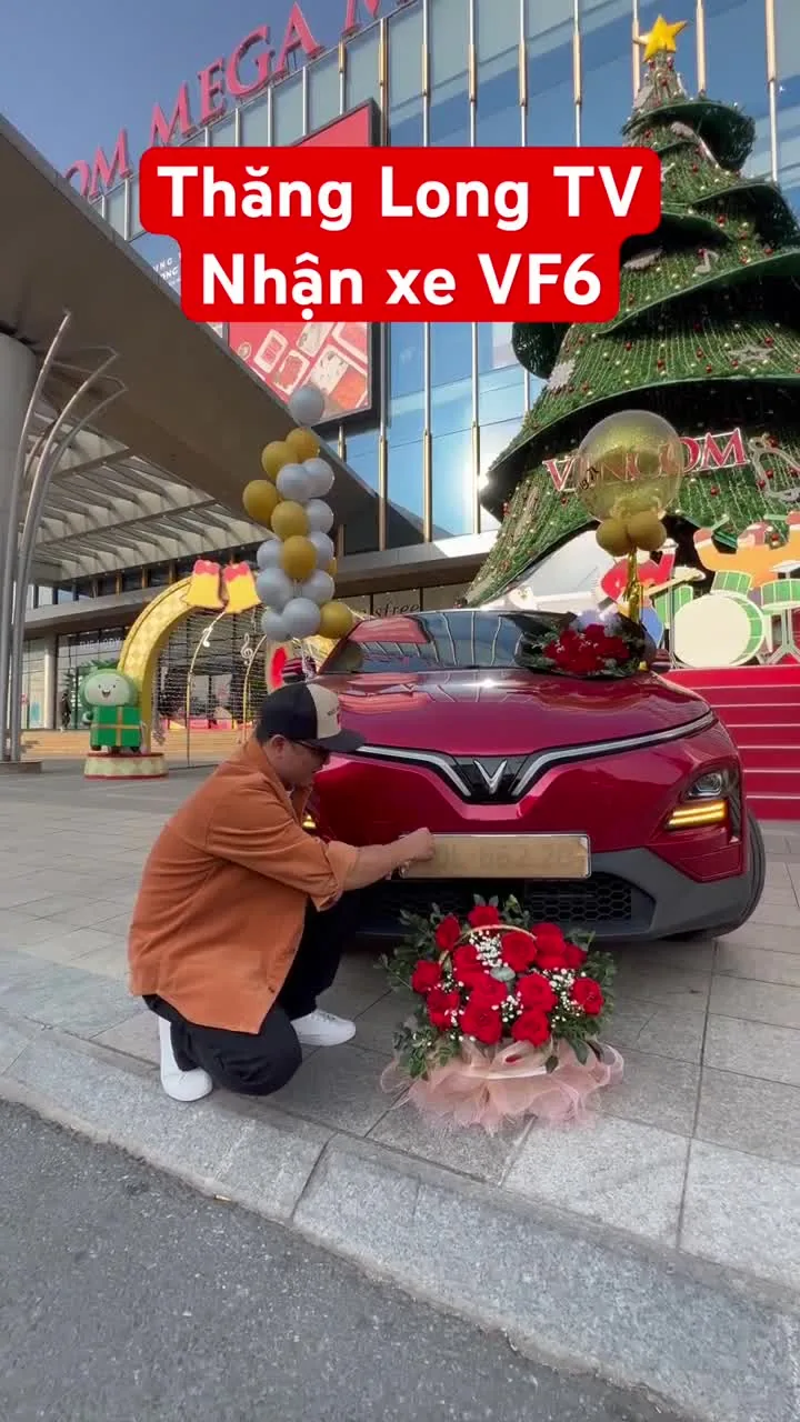 Preview for Bộ trưởng Thoát Việt tự xưng nhận xe Vinfast VF6. Quá Tuyệt Vời !