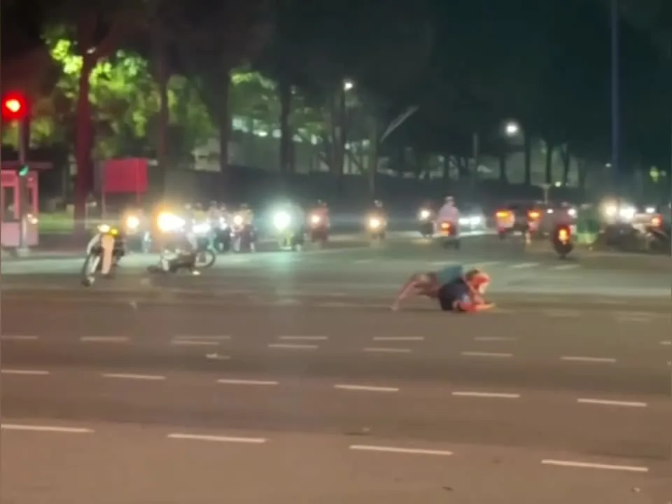 Preview for Nghi do va quẹt xe , người đàn ông bị đánh nguy kịch ở Bình Dương HHĐP