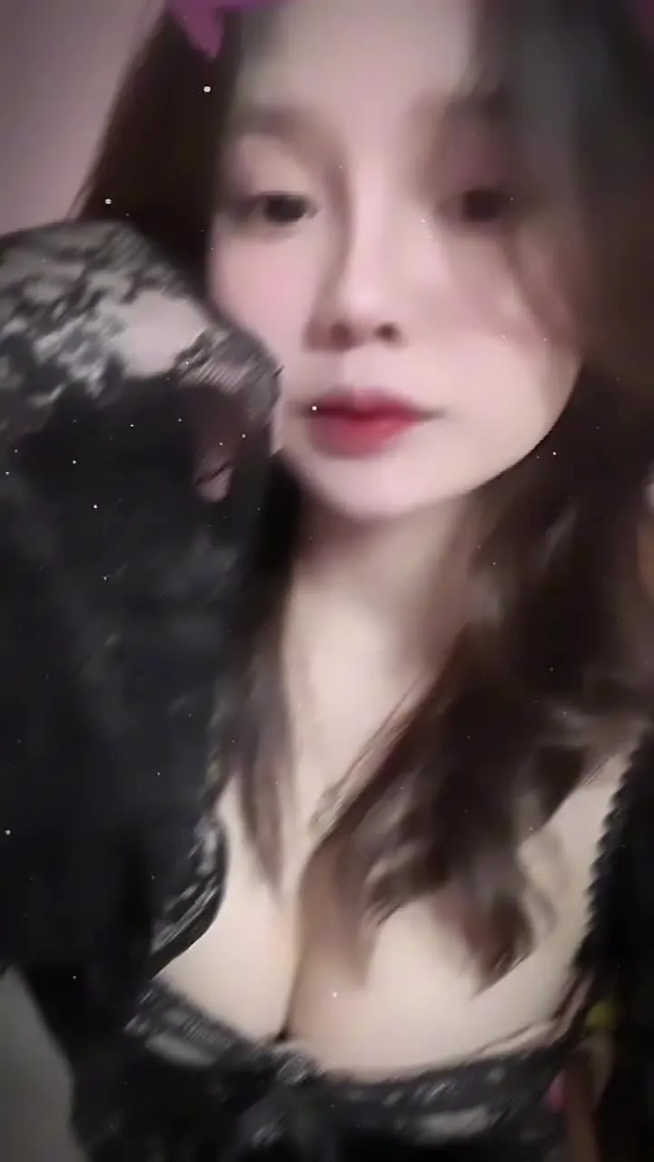 Preview for Có thể là hình ảnh về bật lửa, điện thoại và văn bản's 2024 7 5