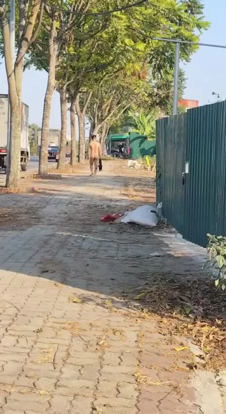 Preview for Thái Phù Sóc Sơn Hà Nội hôm 20 11 Một thanh niên trần nh ư nhộ ng (2)